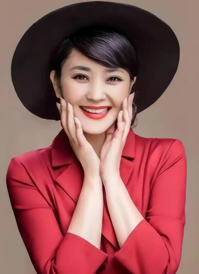 主持人方琼:结婚20年只生孩子不煮饭,副台长老公把她宠成宝