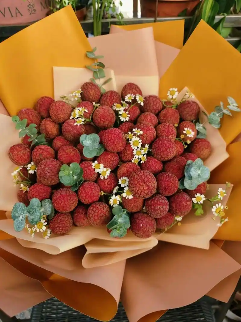 夏天到了,又到了荔枝的季节这个夏天你想收到荔枝花束吗?