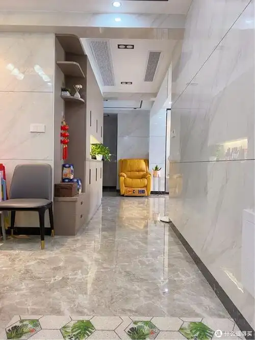 5,容易造成反光全屋贴瓷砖的确可以提高整个房间的采光效果,让整套