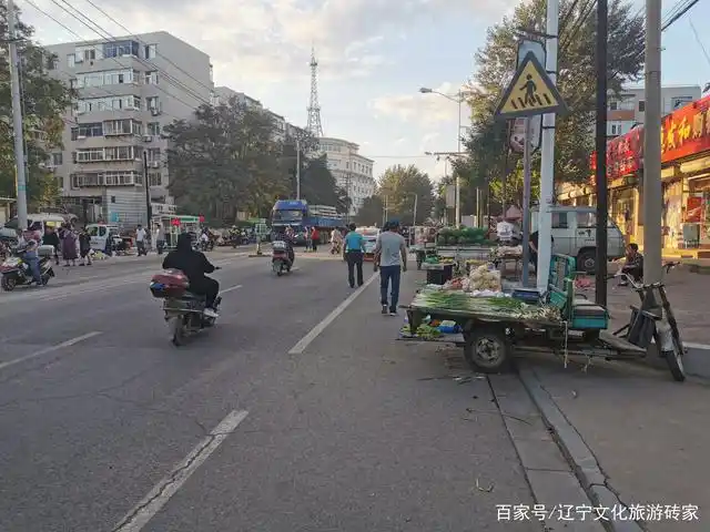 锦州:人民街的这个路边摊,是不是全锦城最"难逛的菜市场"