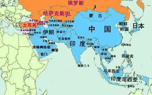 南边是印度,东边是一群东南亚小国还有一个日本,陆地接壤的邻国众多