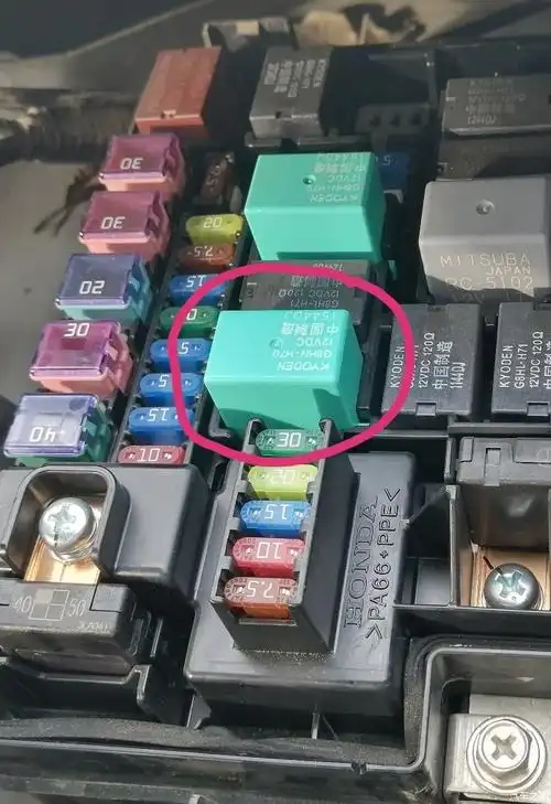 13款凌派,保险盒这个元件是什么?