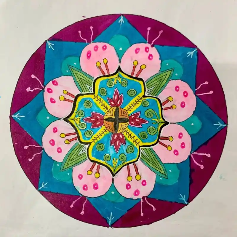 初一孩子们的作业,太漂亮啦～ 花卉纹样第二次作业,设计适合纹样