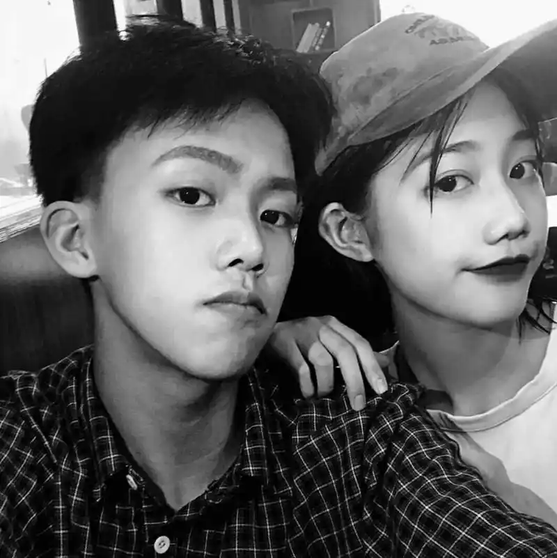 超级好看的情侣头像 哈哈哈哈 已经不能低调了 喜欢可以找我拿图哦