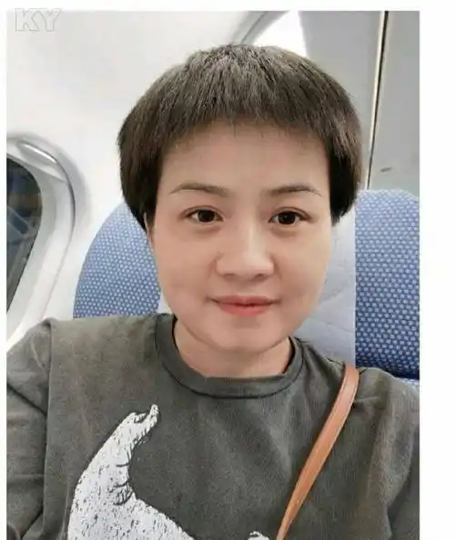 岳云鹏妻子郑敏撒照片秀恩爱 力撑老公没有外遇和女儿的绯闻