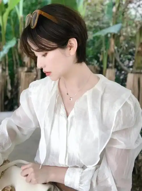 短发女生穿搭夏天(短发女人的5种搭配方法)