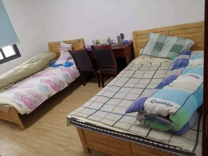 大花岭站决定临时将部分办公室和会议室改建为两人间宿舍,并从车站的