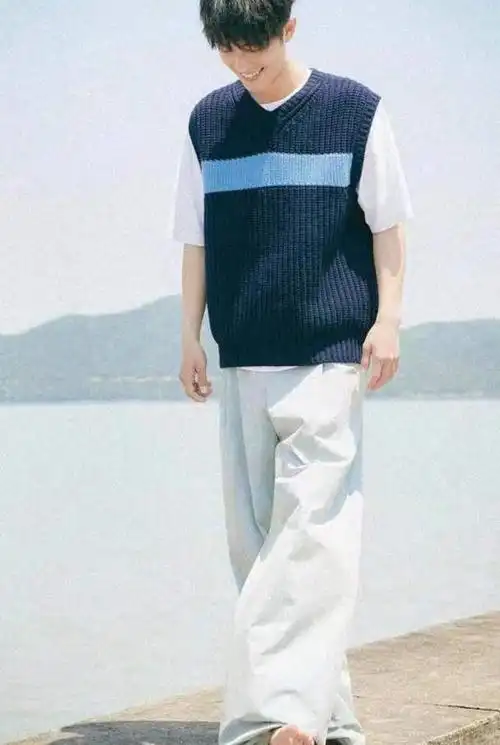 男神肖战光脚拍写真变身日系美少年网友直呼好治愈