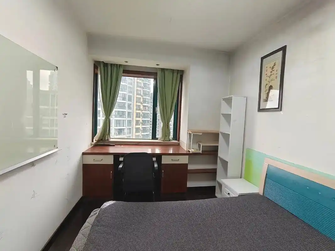 星海人家次卧带飘窗