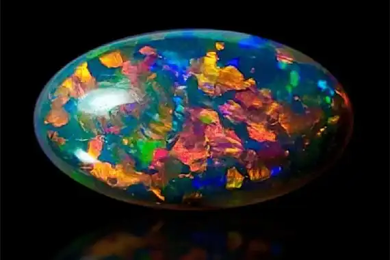 日本京瓷公司也生产有一种可产生生动变幻色彩的人造欧泊.