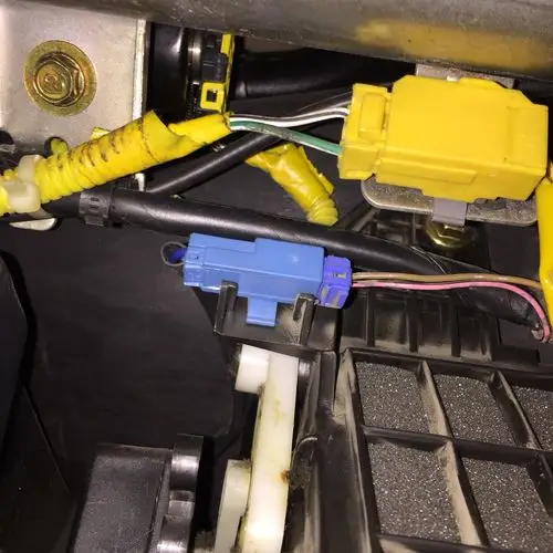 安全气囊灯时亮时不亮,怎么回事啊?