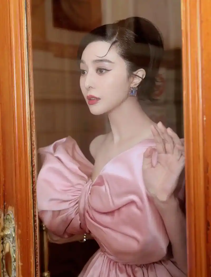 风格从不被定义 造型实在是牛 颜值能打#气场全开 #女明星  - 抖音