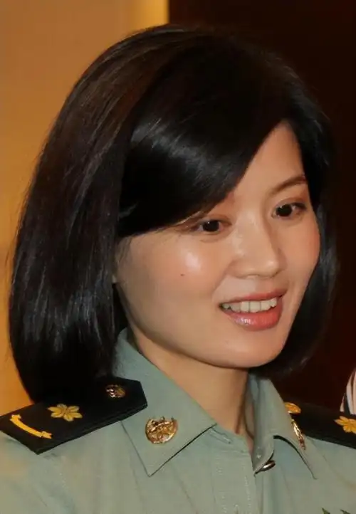 程愫花21年捧红丈夫却被抛弃离婚后独自带娃今46岁逆袭成院长