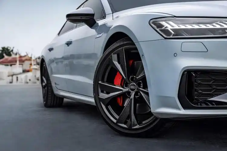 当前位置:>易车>社区>奥迪a4社区>宽体低趴,rs套件颜值加持!