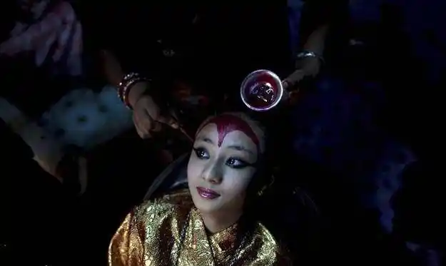 尼泊尔活女神比国王还要至高无上的存在退休后却要孤独终老