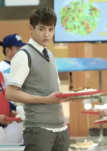 宋仲基金秀贤李敏镐鹿晗吴亦凡杨洋 高颜值拯救中韩男神校服装【组图