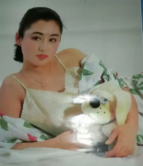 陈红九十年代初期一组挂历照曝光真是极具实力的漂亮