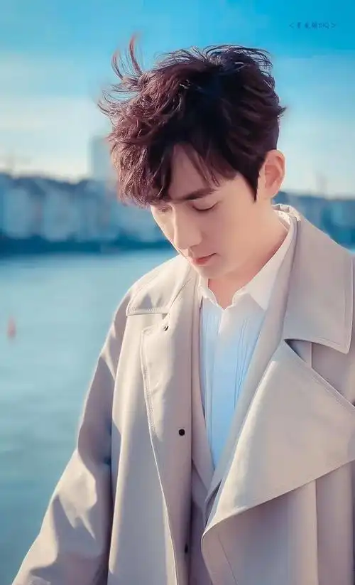 朱一龙拍戏从不敢露右脸,只因右颈藏着一个秘密,没几个人知道