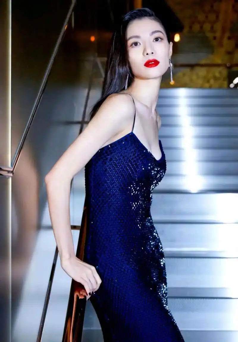 钟楚曦展现完美身材!#明星生图大赏# #我们都爱聊八卦# #娱乐