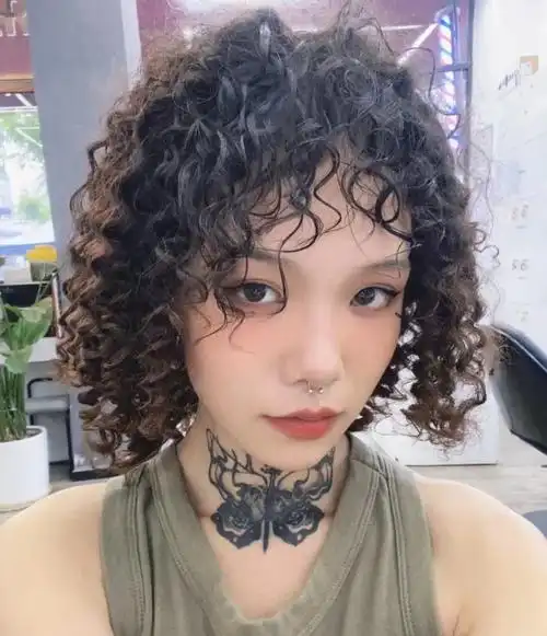 头发少怎么烫蓬松好看?记住这三点,不仅显发量,也更加时尚减龄插图9