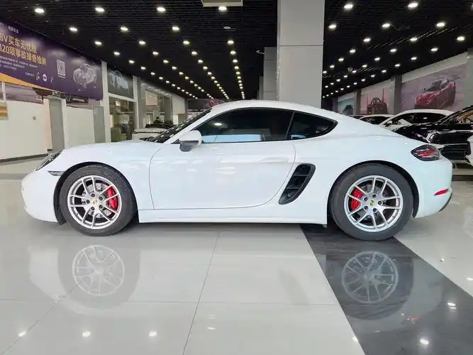 2018年保时捷白色718