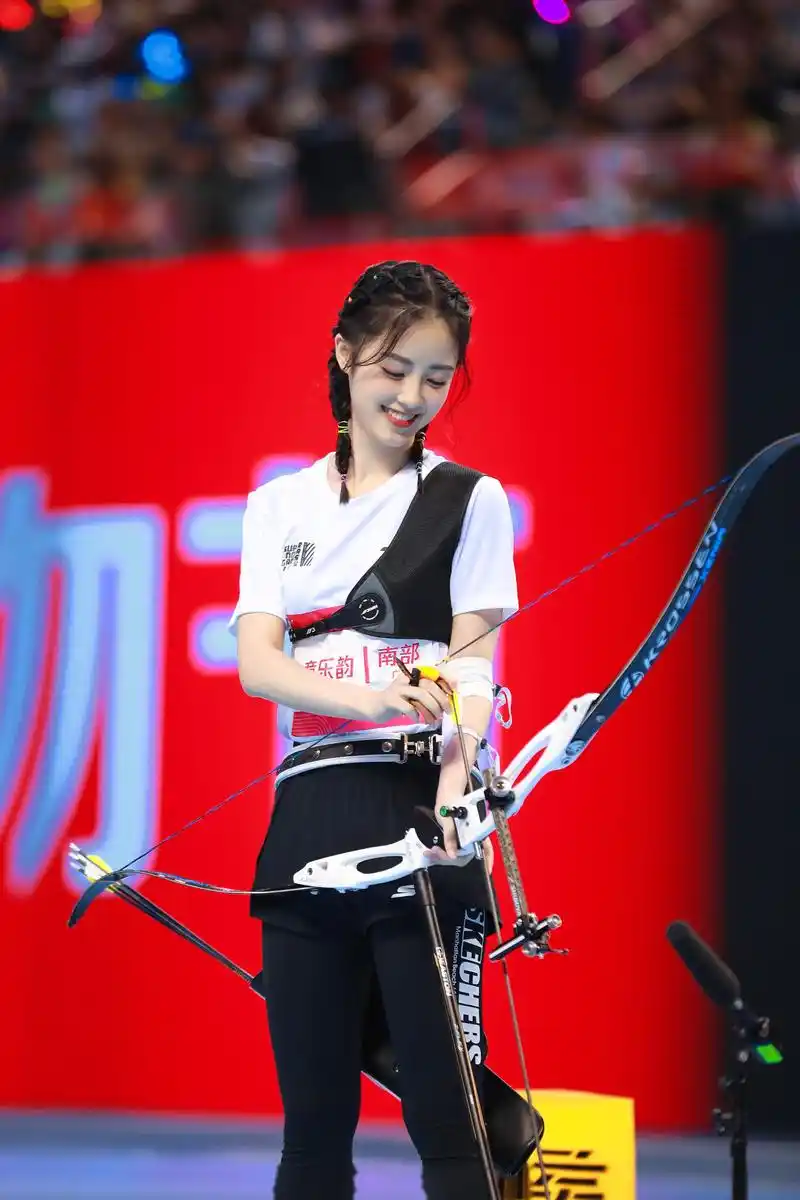 谢谢我的师父郭教练,以及一直陪伴一起练箭的昕昕 ,明天体操加油!