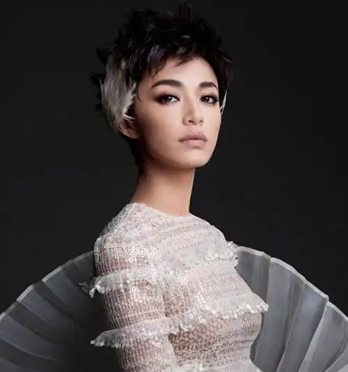 姚晨红色帅气短发发型 引领时尚潮流 - 雪儿 - 西利亚饰品官方网的