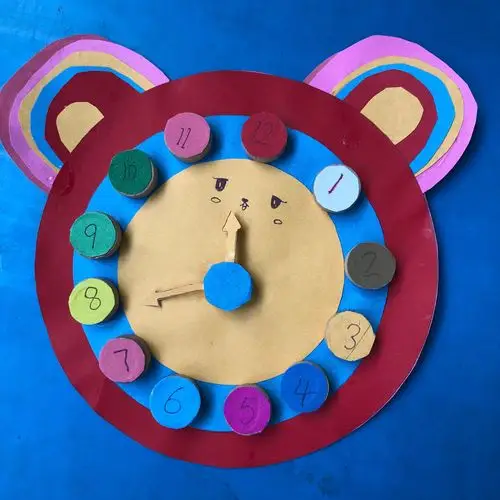 珠海市香洲区圆明小学三年级数学钟面手工活动