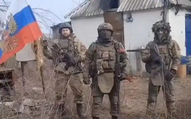 俄罗斯中央军区第41集团军第35摩步旅的战士在控制阿瓦迪夫卡以西的拉