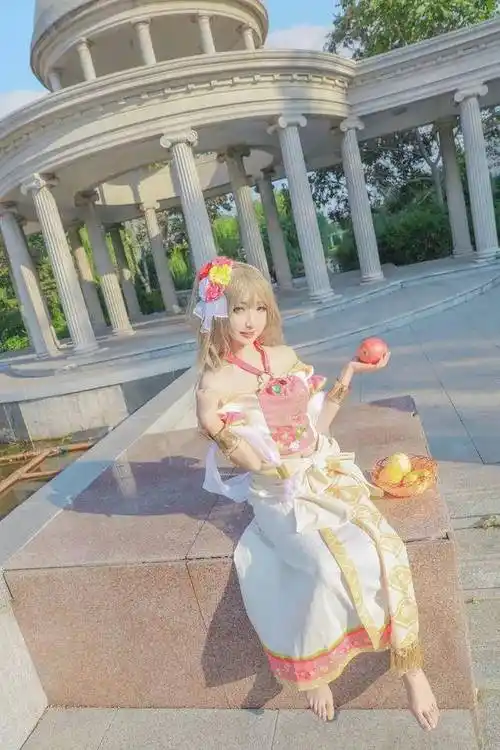 当coser们确定作品需要赤脚后,他们会提前穿着正常鞋子换装,到达漫展