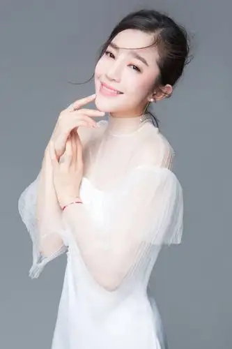 喻越越,江西籍,毕业于上海音乐学院音乐剧系,歌手,音乐剧演员.