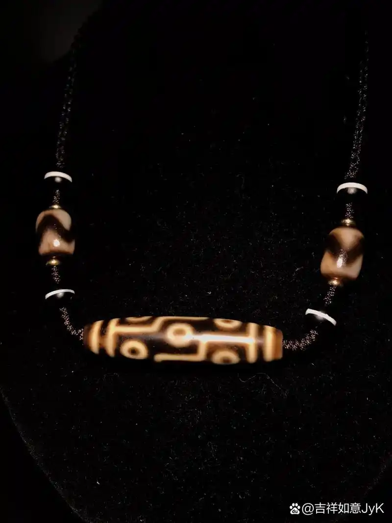 天珠# 牙黄包浆老玛瑙九眼天珠锁骨项链 老气细腻满风化  尺寸:13*53