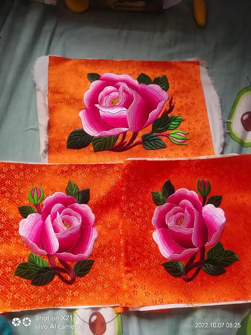 终于绣完了,花了一个半月,这次真的是蜗牛.#纯手工制作#苗族 - 抖音