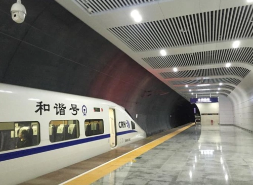 全国罕见贵阳龙洞堡成集机场高铁地铁为一体的交通枢纽