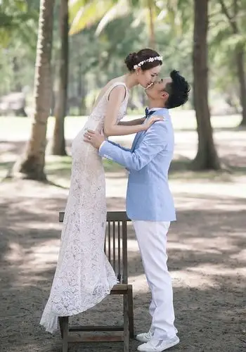 陈赫曝浪漫婚纱照 携妻子"唯爱"环游世界(图)