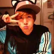 男生头像剪刀手高清可爱的青年男生头像剪刀手图片