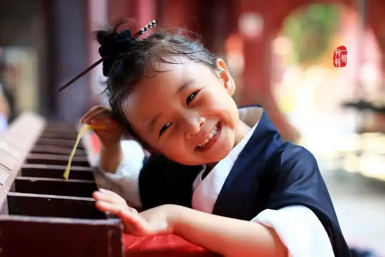 武汉长春观最萌小道姑走红琴棋书画样样精通