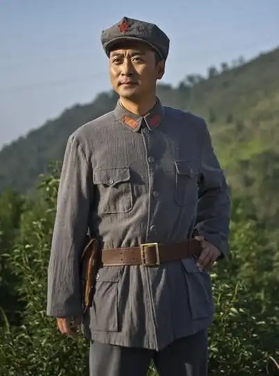 许铂岑,刘劲,黄俊鹏等领衔主演的革命题材电视剧《寻路》,自6月18日