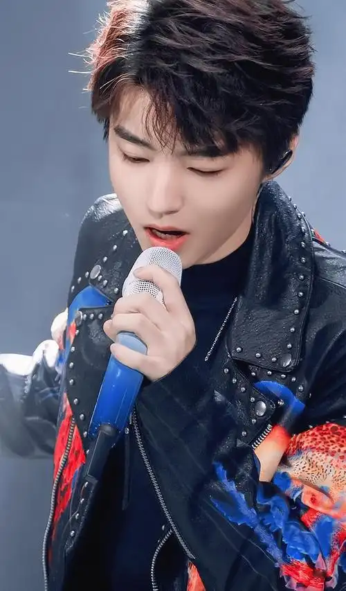 青春少年王俊凯帅气魅力写真