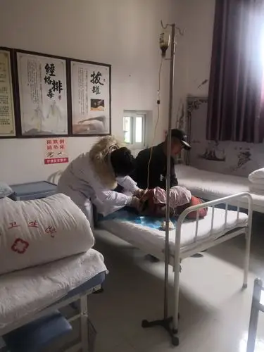贵定县德新镇中心卫生院中医科开展小儿中药灌肠,小儿推拿,捏脊等项目