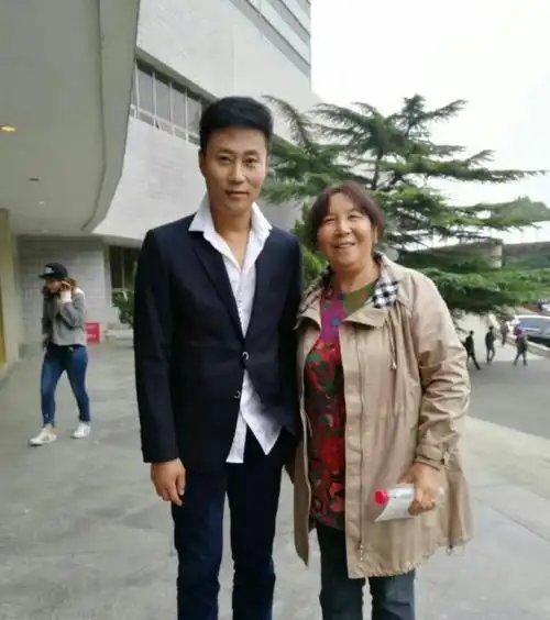 歌唱家耿为华,离婚后抱头痛哭?