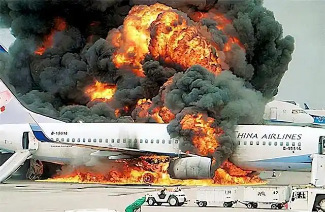 空难事件的发生固然令人悲痛万分,但也是无可奈何,而中国会把每一次