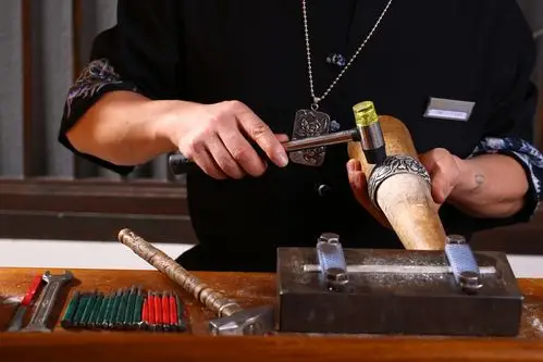 匠铸工艺师王礼良:与银结缘20年的银匠