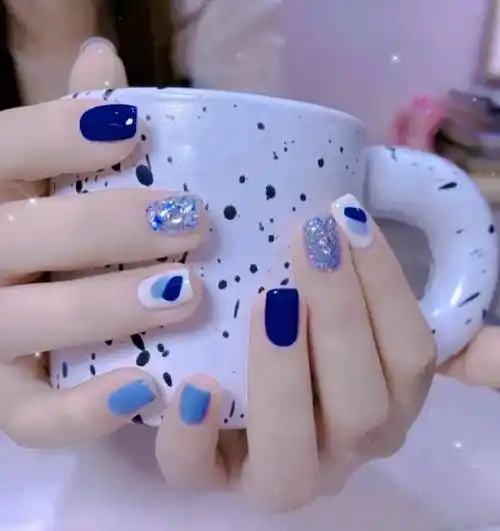 夏天最不能错过的蓝色系美甲!超治愈~_克莱因_米来_纯色