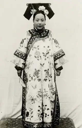 「老照片」德国摄影师拍摄的清朝宫廷美女,看看谁是你的菜?