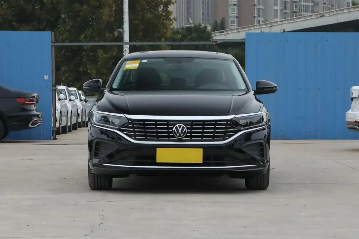 上汽大众新帕萨特2024款升级上市,建议零售价181,900元-243,300元.