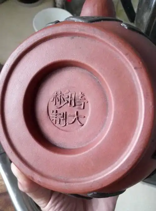有一把壶 底部刻有"时大彬制" 请行家帮看一下