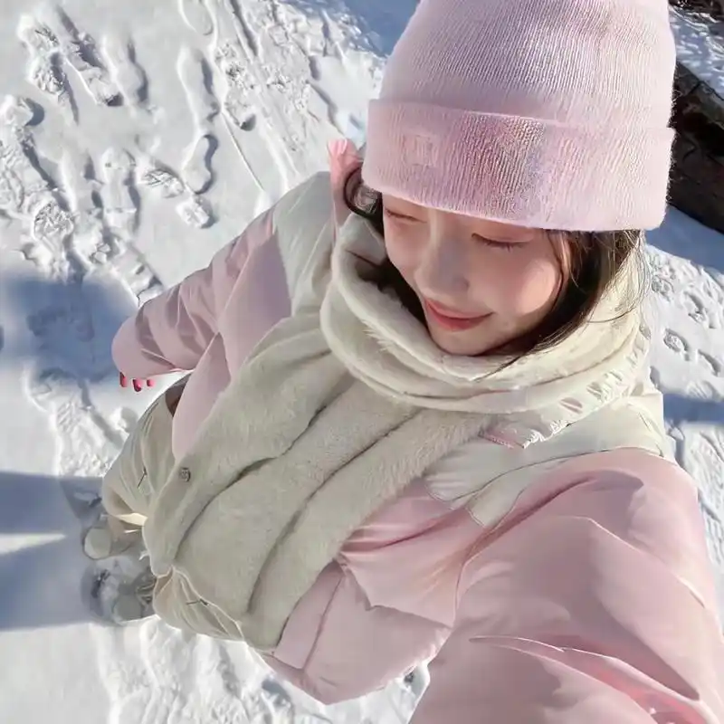 我又来送图啦 #女生头像 #雪景拍照 - 抖音