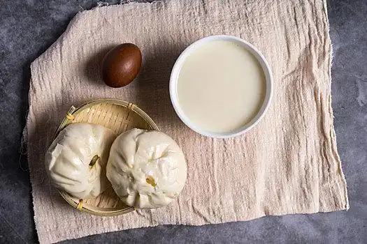 早餐肉包子,豆浆,茶叶蛋