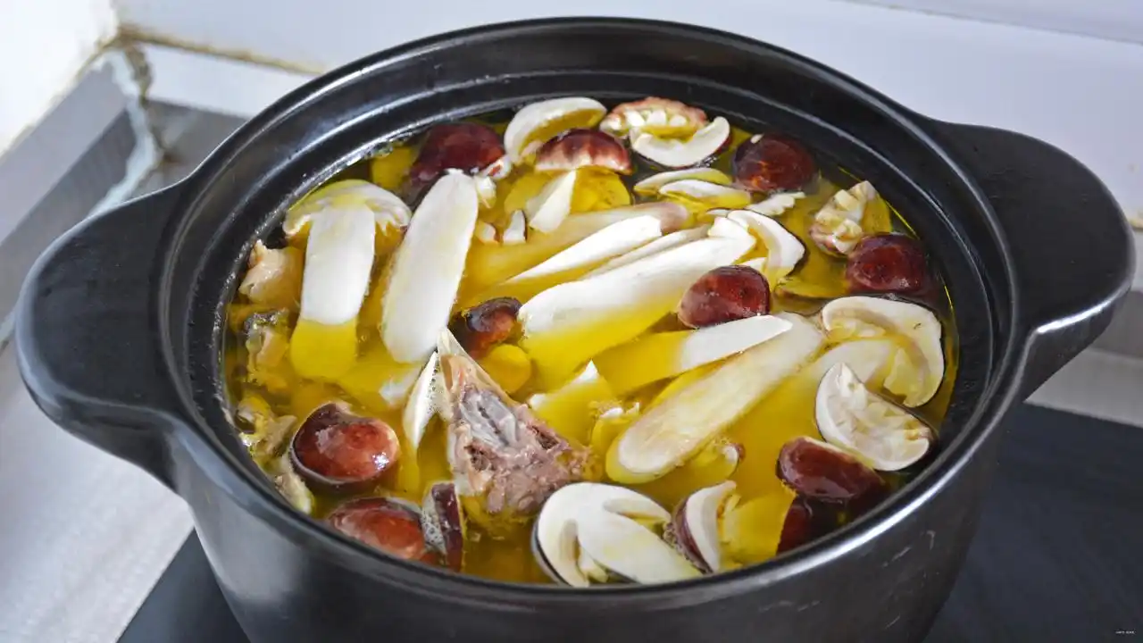 炖鸡汤加入这种菌类,汤炖出来才营养,一家人的胃都养好了